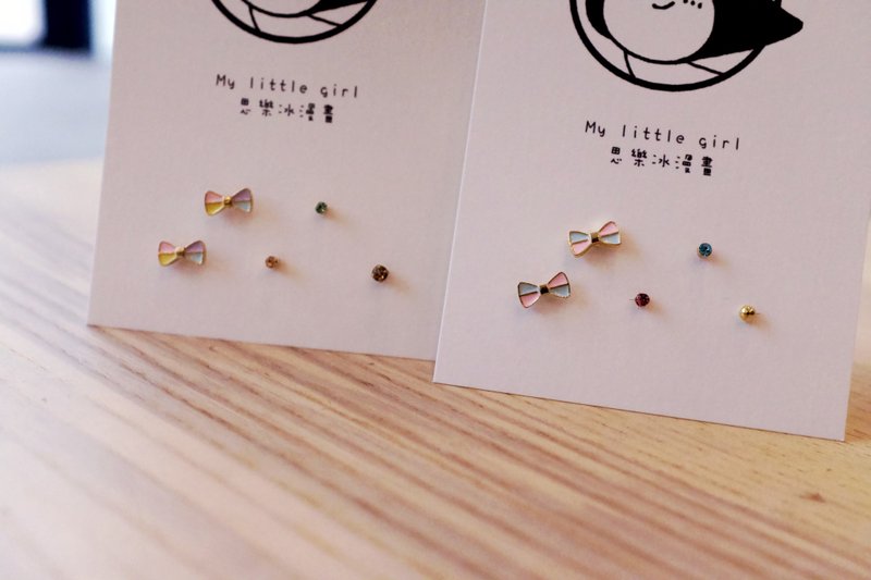 彩色蝴蝶结耳针耳环 (五只一组) - 耳环/耳夹 - 其他金属 白色