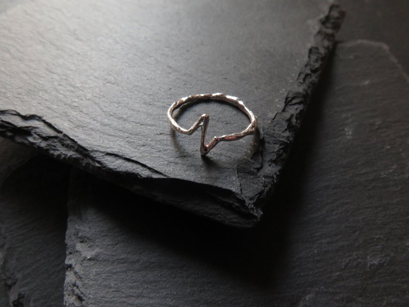 único 系列 －跃动  (925 纯银戒指) - 戒指 - 纯银 银色