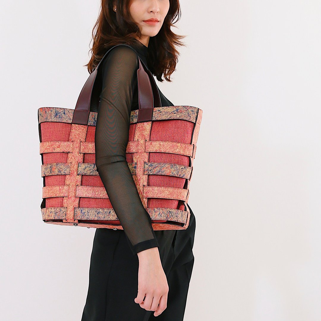 Ecobag, Tote bag, Recycled leather with local handwoven cotton Thai fabric - 手提包/手提袋 - 环保材料 红色