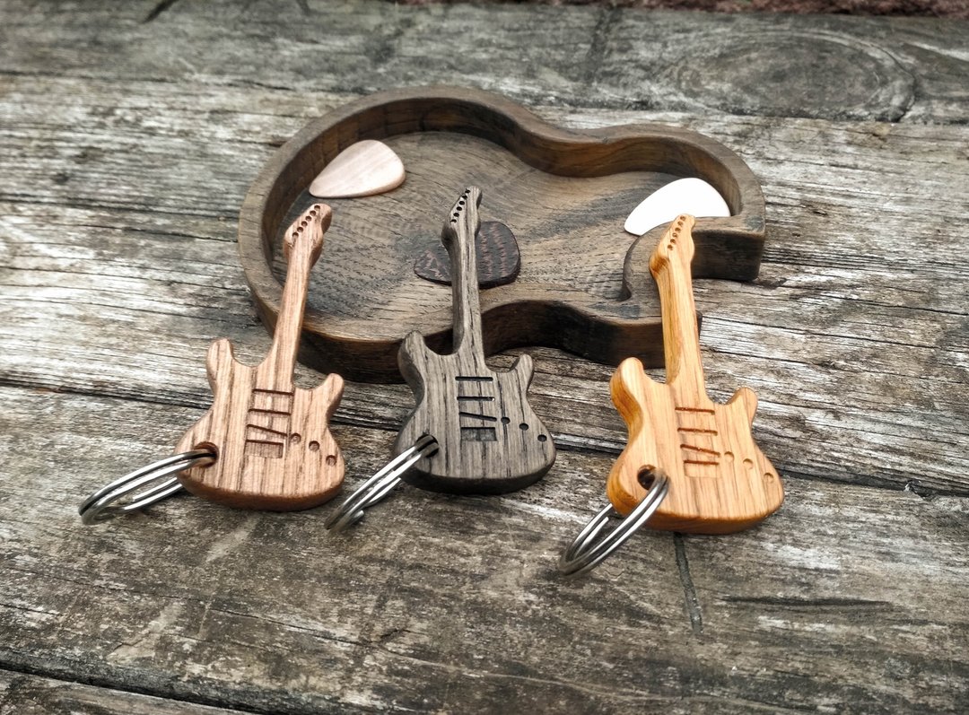 Custom Engraved Keychain, Guitar Gifts, 1 Year Anniversary Gift for Boyfriend - 钥匙链/钥匙包 - 木头 