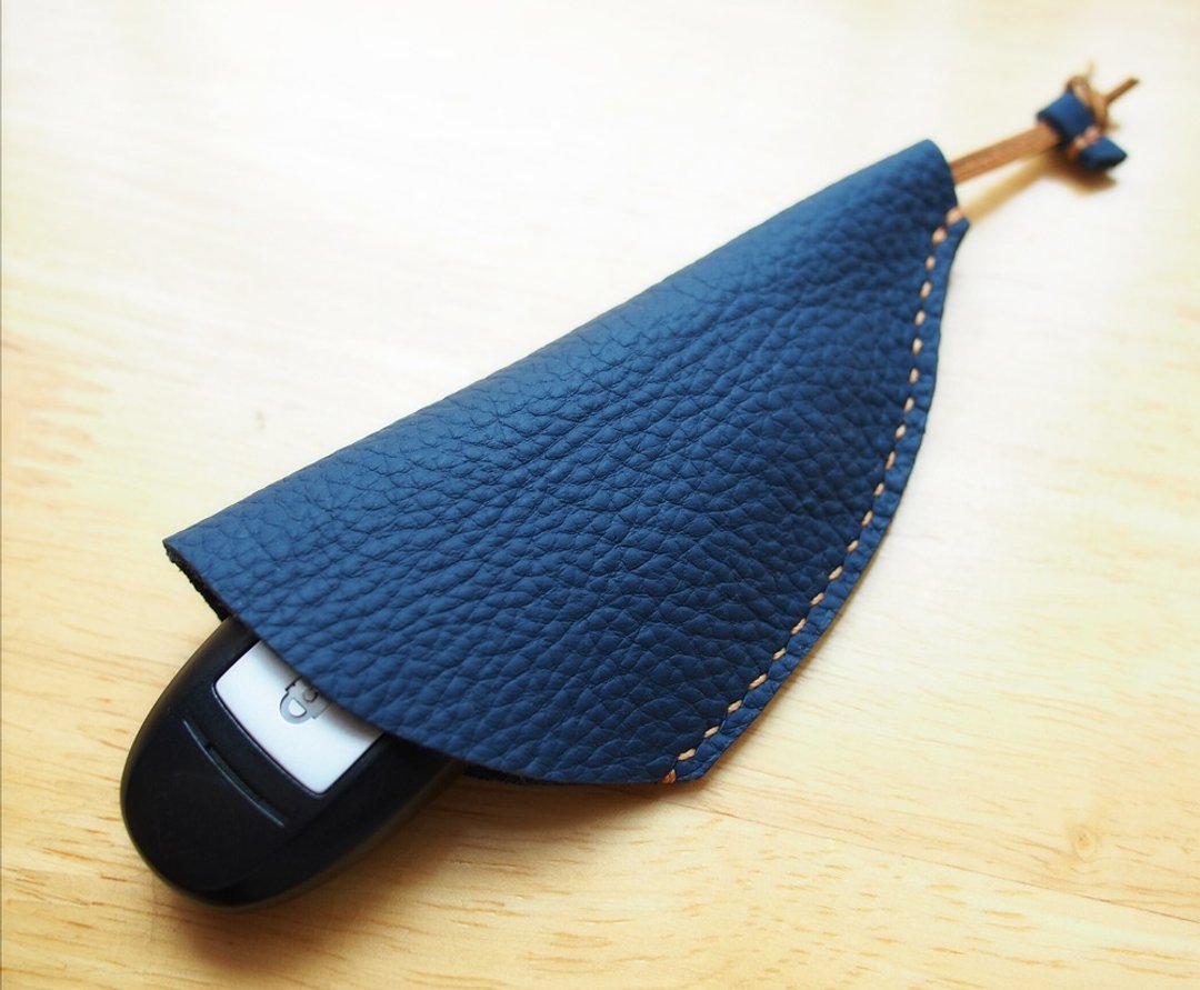 Handmade genuine leather navy blue key holder pouch - 钥匙链/钥匙包 - 真皮 蓝色