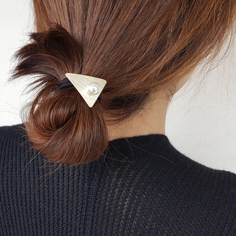 TRIANGLE Pearl Minimalist Metal Hair Tie Elastic Gold - 发饰 - 珍珠 金色