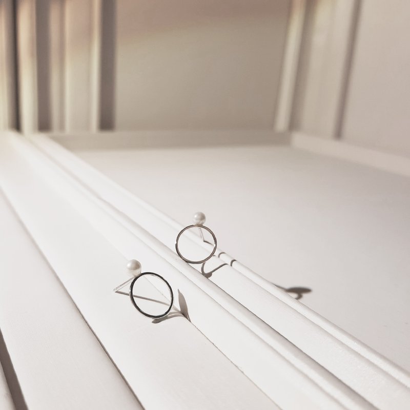 925纯银珍珠耳环/轻珠宝 贴耳耳环 耳钉 贝珍珠 针式耳环 - 耳环/耳夹 - 珍珠 银色