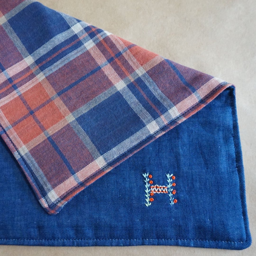 Hand embroidered quadruple gauze handkerchief  "initial/H" - 其他 - 绣线 蓝色
