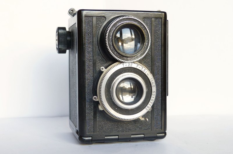 Lubitel medium format TLR 6x6 LOMO USSR lens T-22 4.5/75 for parts - 相机 - 其他材质 黑色