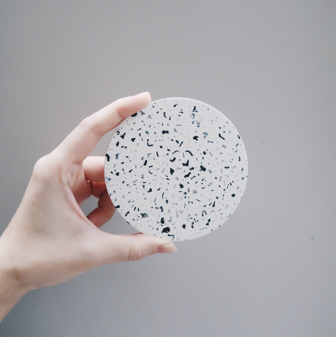 TERRAZZO 磨石子 | 经典黑白水泥小圆杯垫・饰盘・精油扩香盘 - 杯垫 - 石头 白色