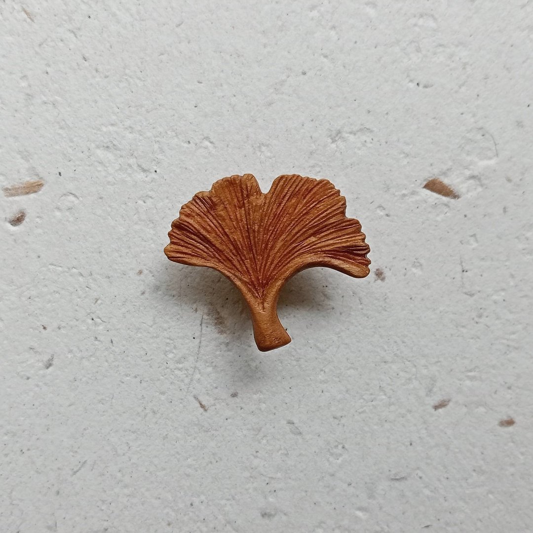 手工木雕银杏叶小徽章 - 胸针 - 木头 咖啡色