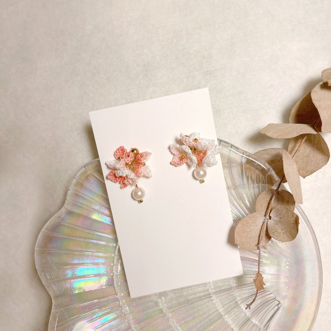 耳语花信/Whisper Petals 朝露恋语/粉色 - 耳环/耳夹 - 绣线 粉红色