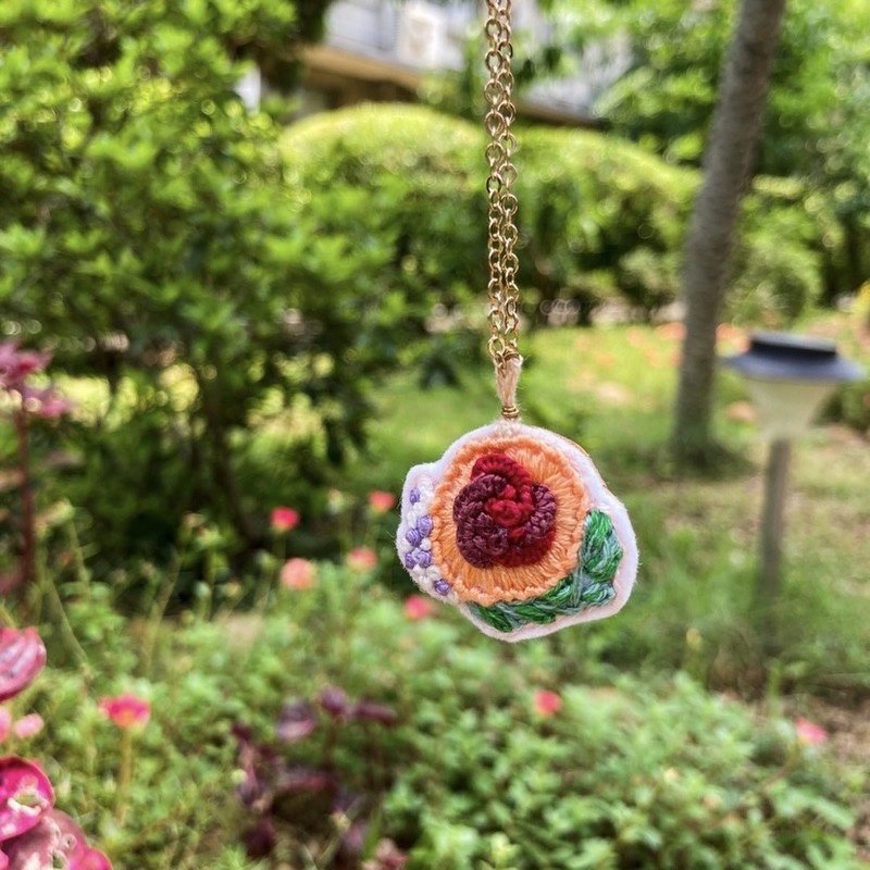 心花朵朵 纯手工刺绣项链 立体手工刺绣饰品 - 项链 - 绣线 