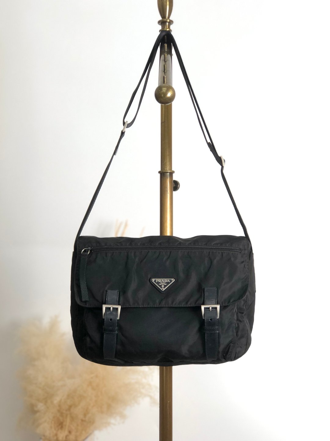 【VintageShop solo 日本直送中古包专卖店】PRADA 普拉达 黑色 尼龙 经典三角标 侧肩包 messenger bag - 侧背包/斜挎包 - 尼龙 黑色