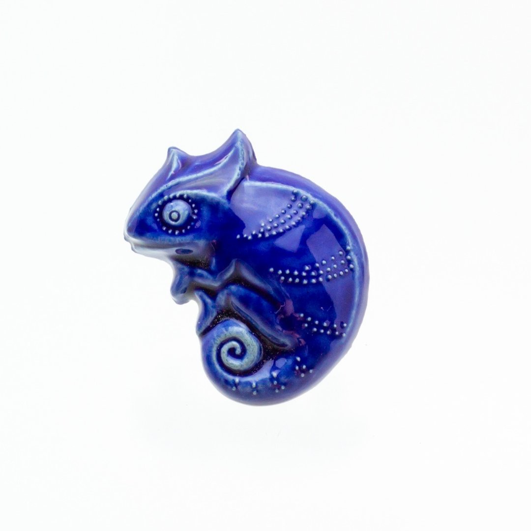 ceramics brooch chameleon cobalt blue - 胸针 - 陶 蓝色