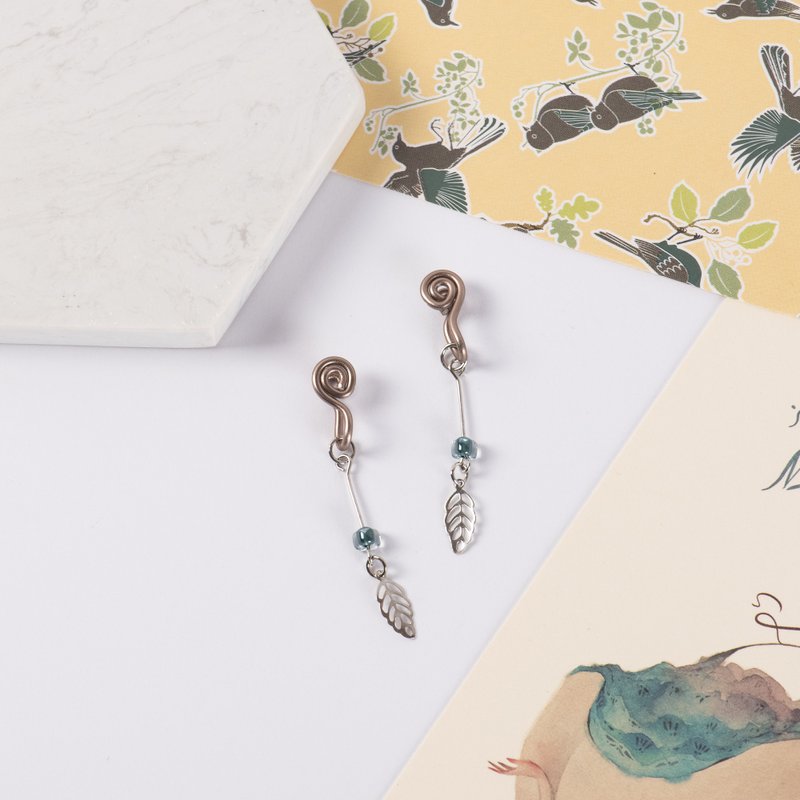 晶透羽毛 无痛耳夹 - 耳环/耳夹 - 其他金属 