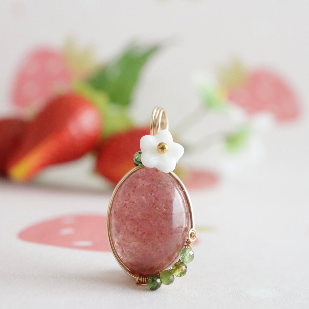 Now is the season. Everyone's Favorite Strawberry Pendant Top Red Aventurine - 项链 - 半宝石 红色