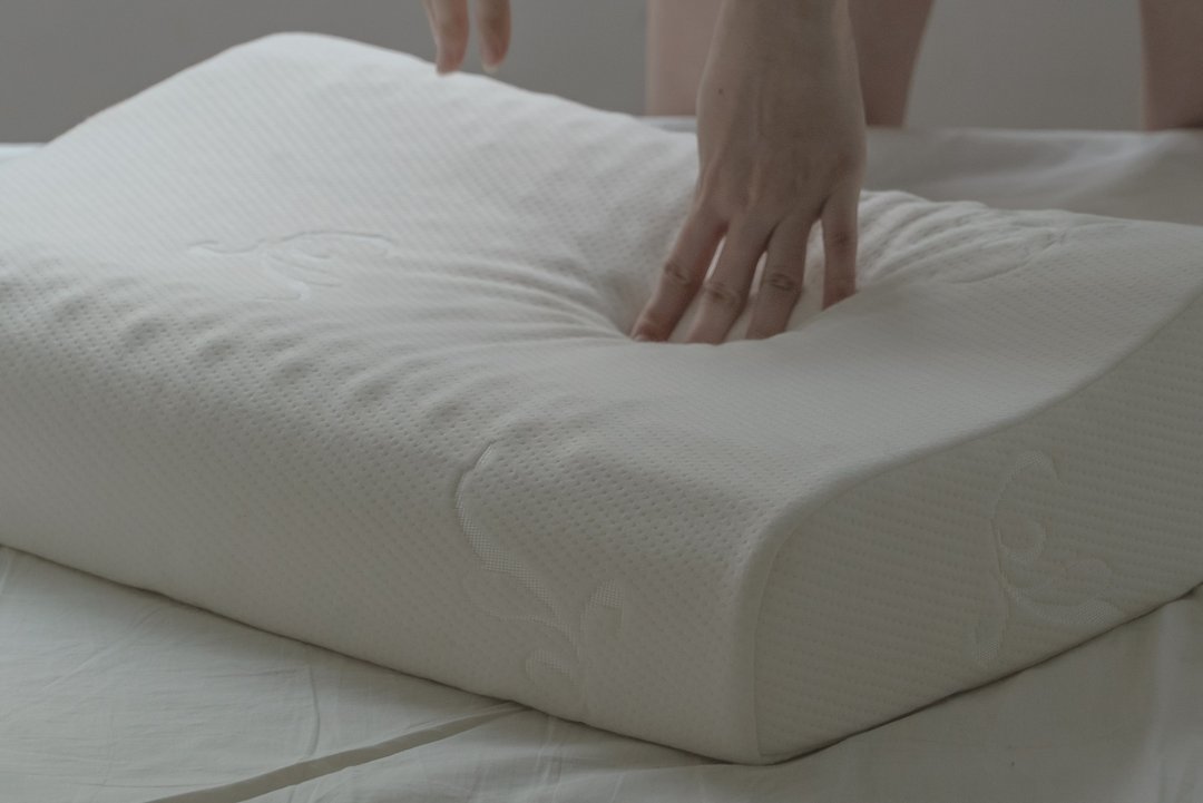 泰式纯天然乳胶枕 58cmX35cm 【透气性好、支撑性佳】 - 枕头/抱枕 - 其他材质 白色