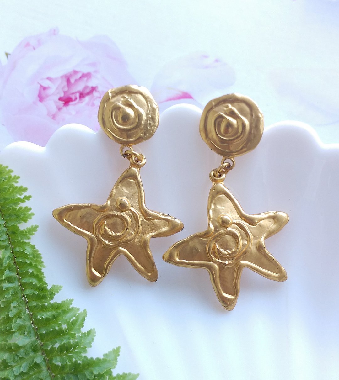 【西洋古董饰品 】金色调 哑光 星星  针式耳环 - 耳环/耳夹 - 其他材质 白色