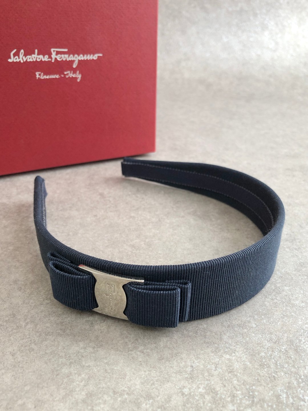 【日本直送 名牌中古包】Salvatore Ferragamo 经典丝缎蝴蝶结发箍 宝石蓝 tkaw42 - 发饰 - 其他材质 蓝色
