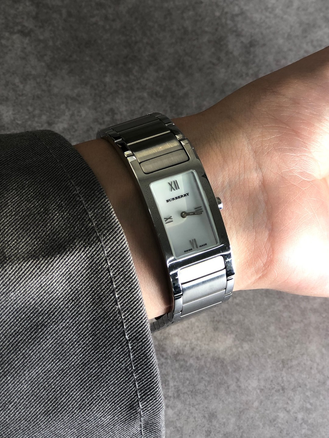 【 日本直送 名牌中古包 】BURBERRY 巴宝莉 手表 银色 不锈钢 石英 14000L vintage 古董 z4wz28 - 女表 - 不锈钢 银色