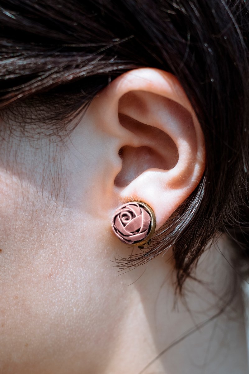 十六岁 Sixteen 缠花耳饰 珍珠粉 - 耳环/耳夹 - 绣线 粉红色