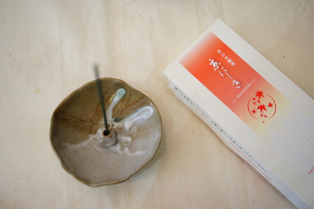 手捏粉引小钵  Ø8cm 浅钵 酱料碟  点心盘 饰品盘 线香座 - 盘子/餐盘/盘架 - 陶 蓝色