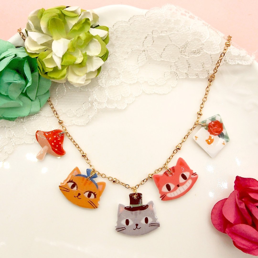 Catty in Wonderland 手作爱丽丝猫猫系列项链 - 项链 - 塑料 多色