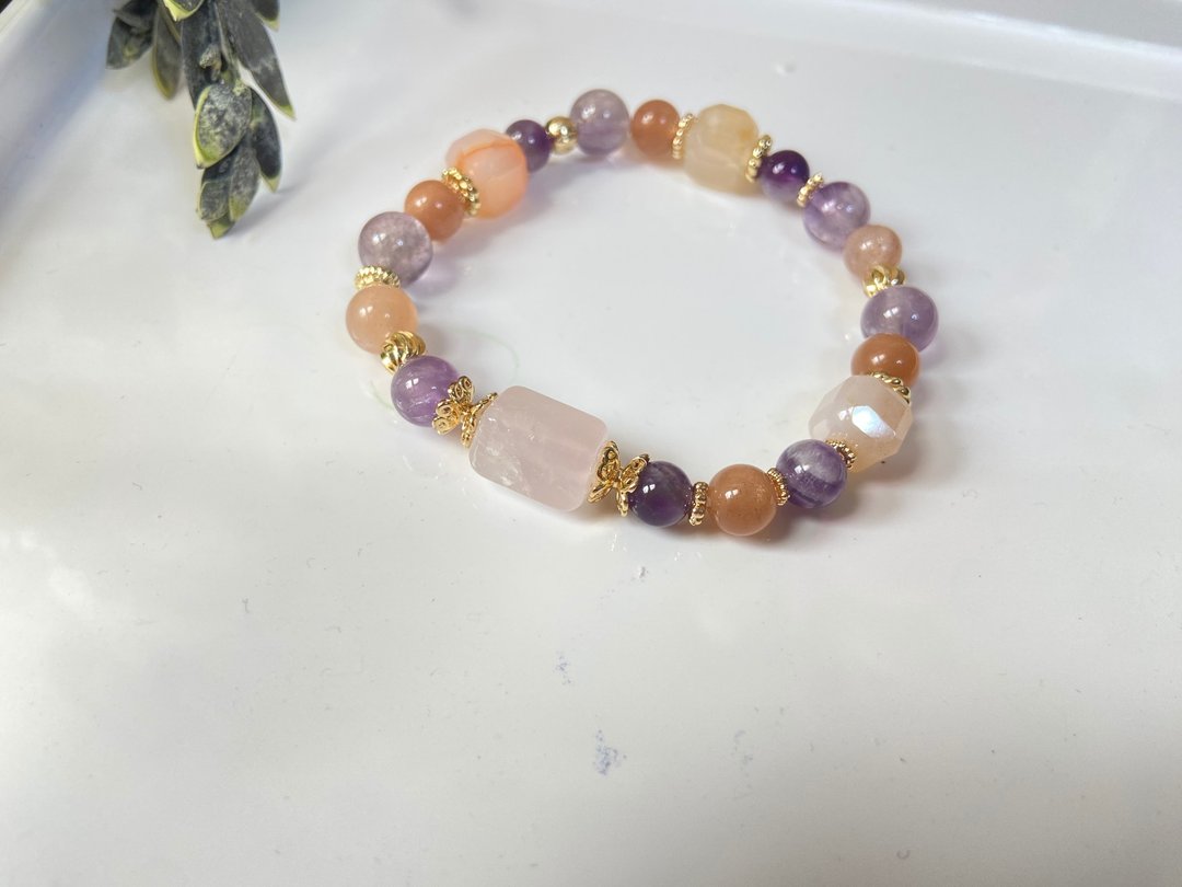 好人缘。温和情绪。贵人。粉晶/紫水晶/紫兔毛/橙月光/樱花玛瑙 - 手链/手环 - 半宝石 多色