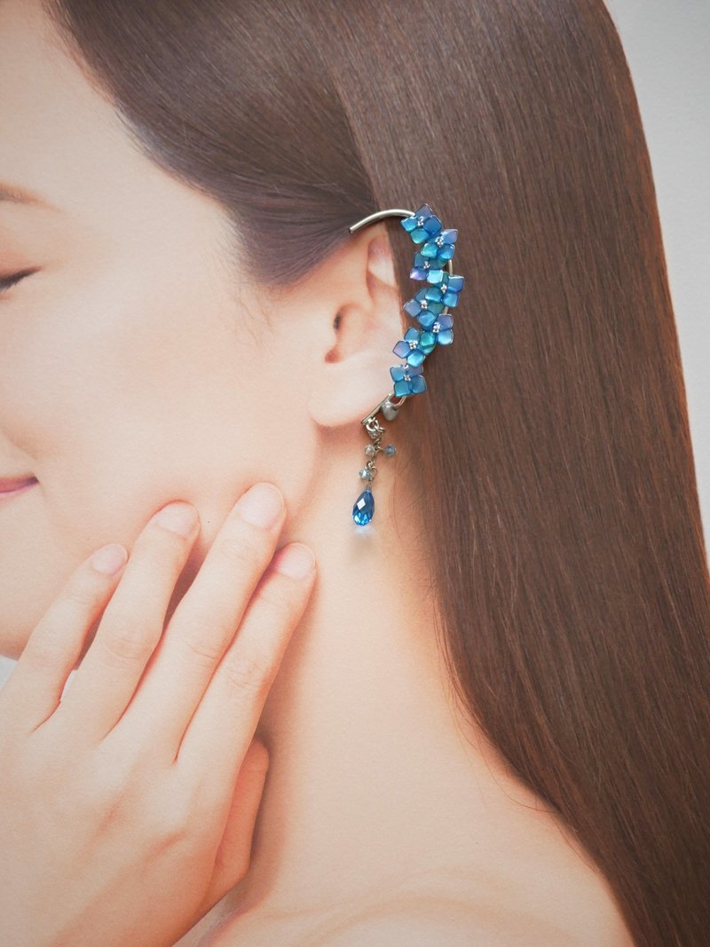 绣球花 蓝色 耳挂式耳环 单耳 - 耳环/耳夹 - 树脂 蓝色