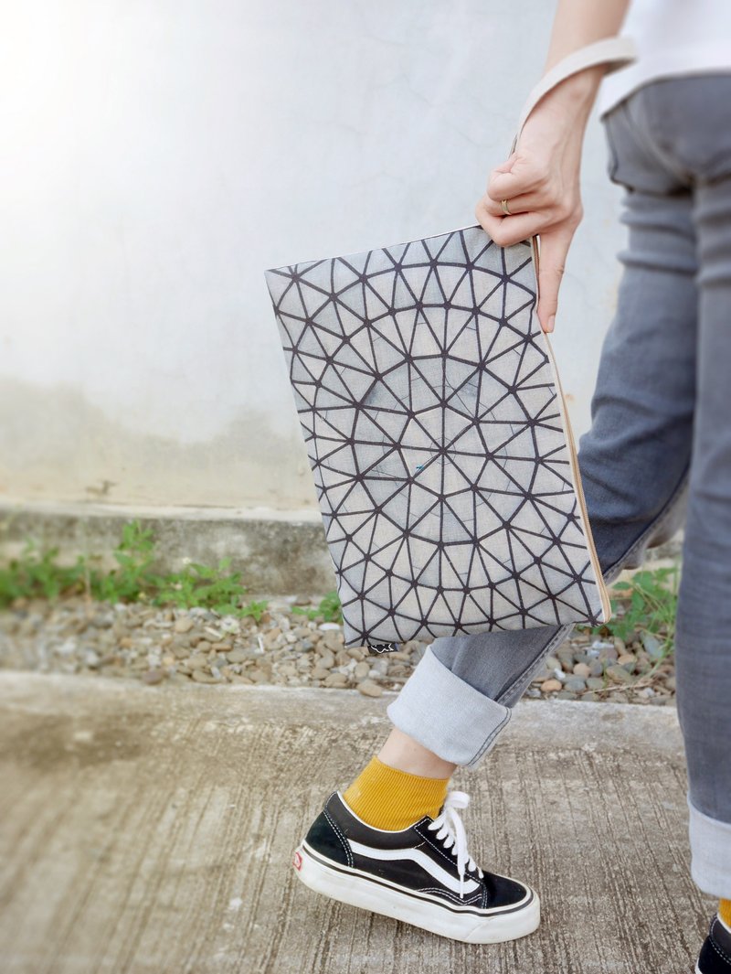 Linen Clutch Bags Size L / Geometric Ceiling - 手拿包 - 亚麻 卡其色