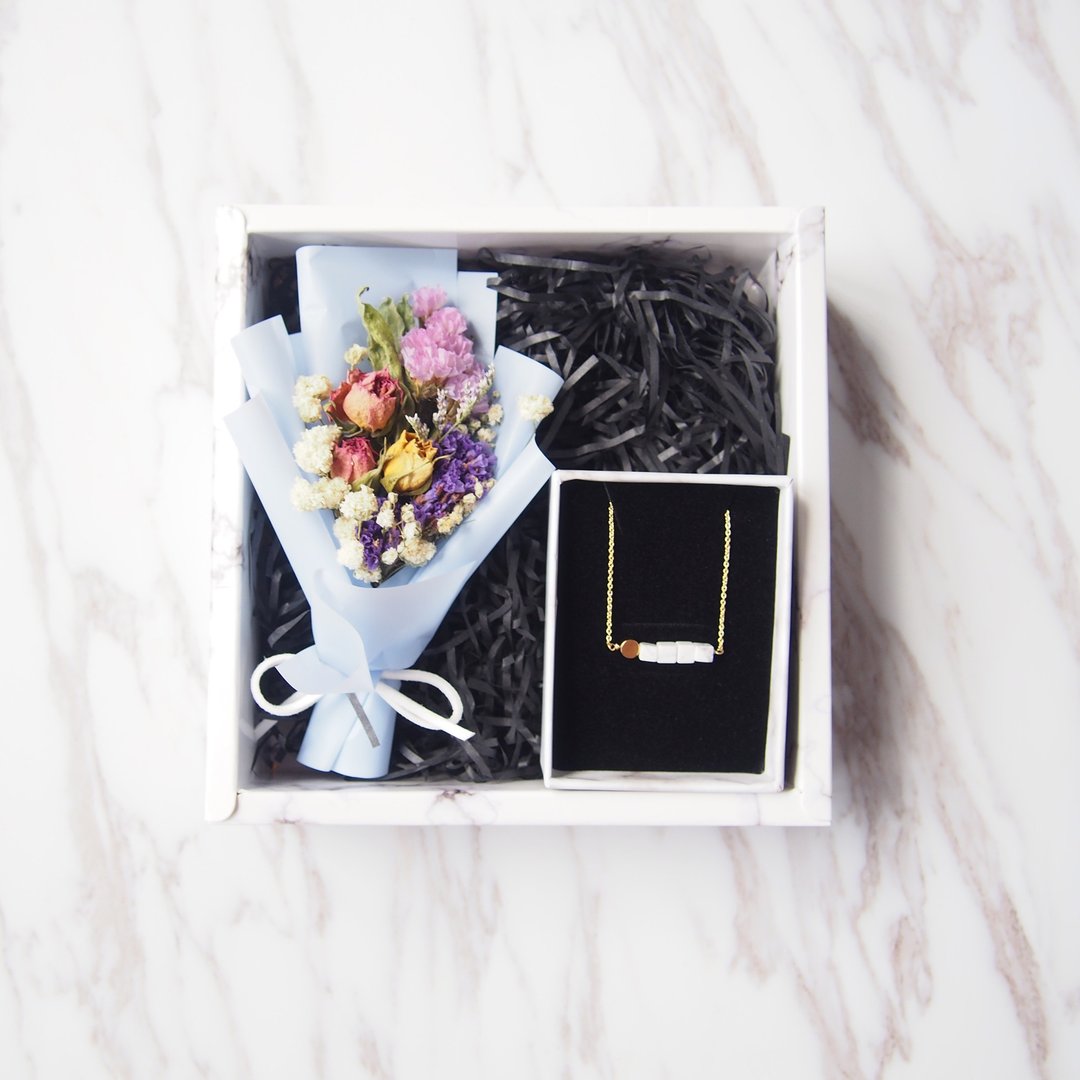 母亲节礼物 Goody Bag - 【浪漫花束礼盒】福袋套装 : 迷你干燥花束(粉蓝) + 项链1件 - 颈链 - 植物．花 蓝色