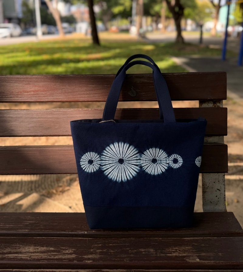 【记忆有限】蓝染托特包-圆形x方形 - 手提包/手提袋 - 棉．麻 蓝色