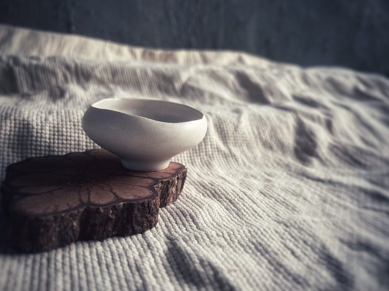 白陶之舞 / 高脚花盘线香座 - 香薰/精油/线香 - 陶 白色