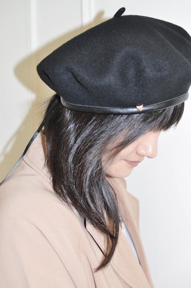 Flat 135 X 台湾设计师 英伦风 贝蕾帽 画家帽 羊毛布料皮革滚边搭配猫头鹰点缀 秋冬必备款 - 帽子 - 羊毛 黑色