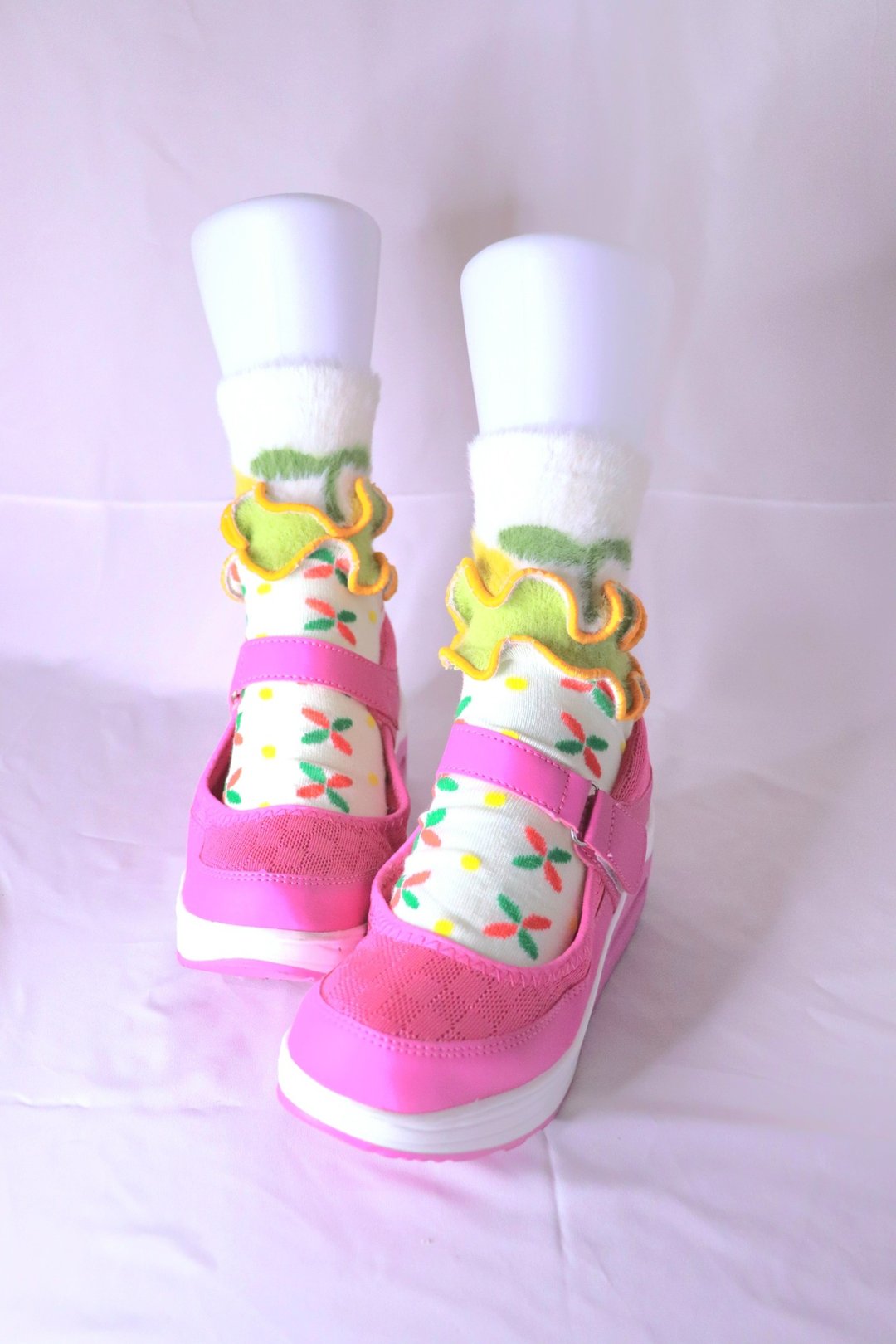 绿色×橘色 蓬松 彩色荷叶边袜子 抢眼袜子 个性袜子 22.5〜25 女袜 socks - 袜子 - 其他材质 绿色