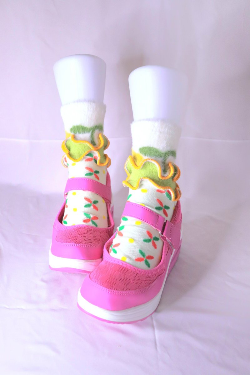 绿色×橘色 蓬松 彩色荷叶边袜子 抢眼袜子 个性袜子 22.5〜25 女袜 socks - 袜子 - 其他材质 绿色