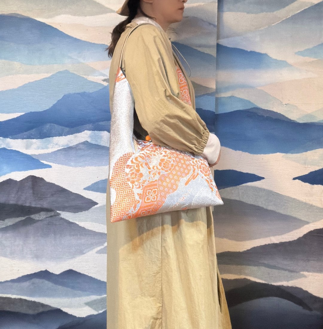 2026 新品现货/日式和服布粽形侧肩包/银橘牡丹 - 侧背包/斜挎包 - 棉 银色