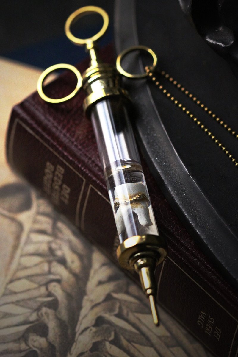 Syringe with Tooth Necklace. - 项链 - 其他金属 