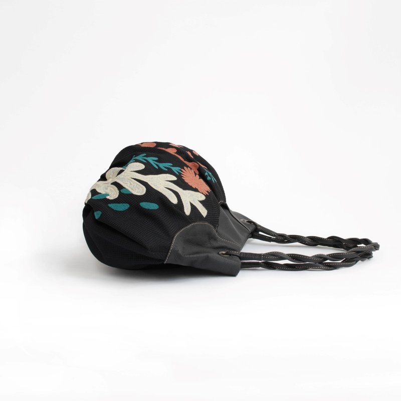 【包邮】〈骤雨〉刺绣・抓皱托特包 - 手提包/手提袋 - 真皮 黑色