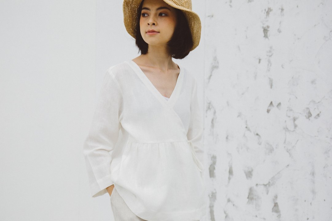 Linen Wrap top with Long sleeves in White - 女装上衣 - 棉 白色