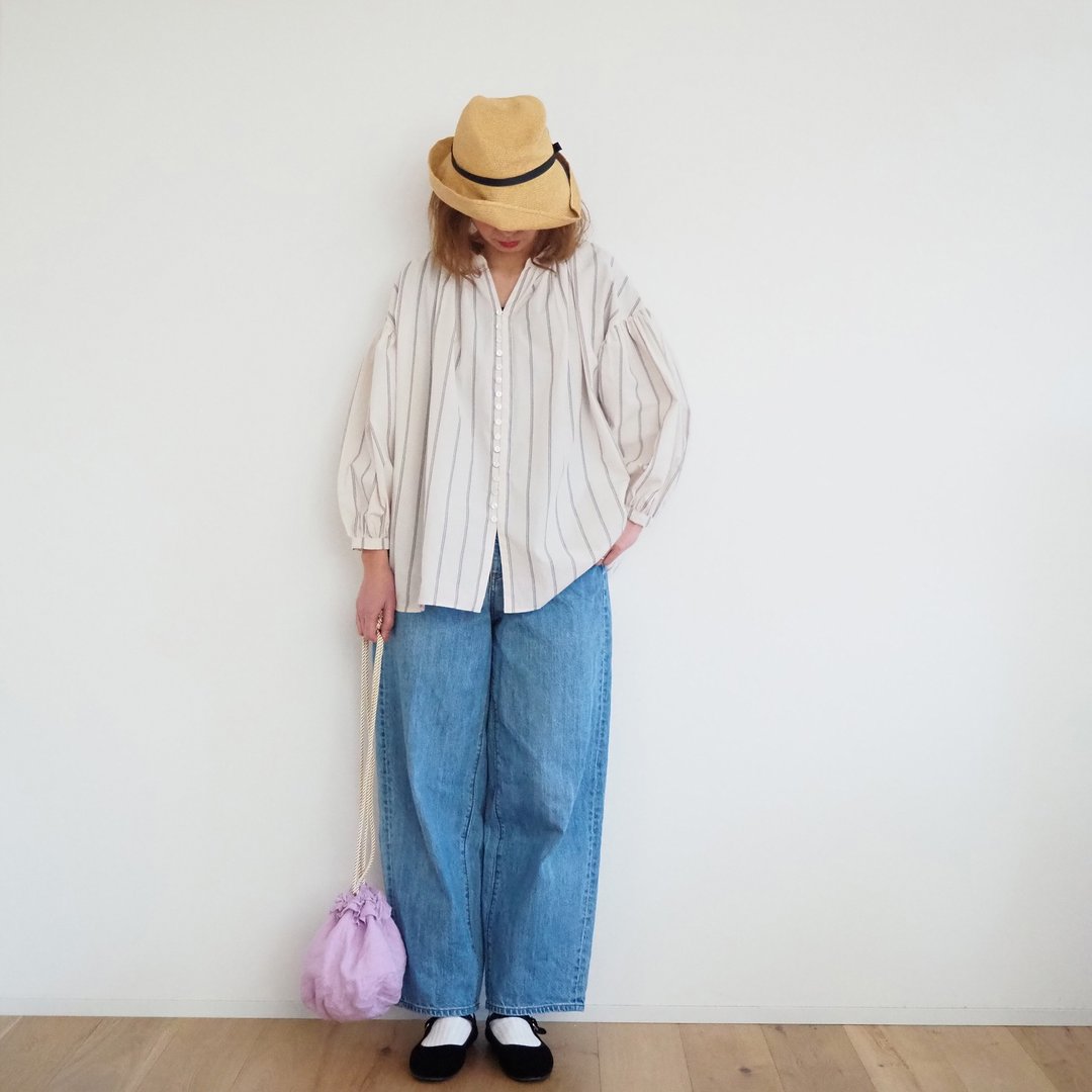 Organic cotton stripe button gather blouse OFF/W - 女装衬衫 - 棉．麻 白色