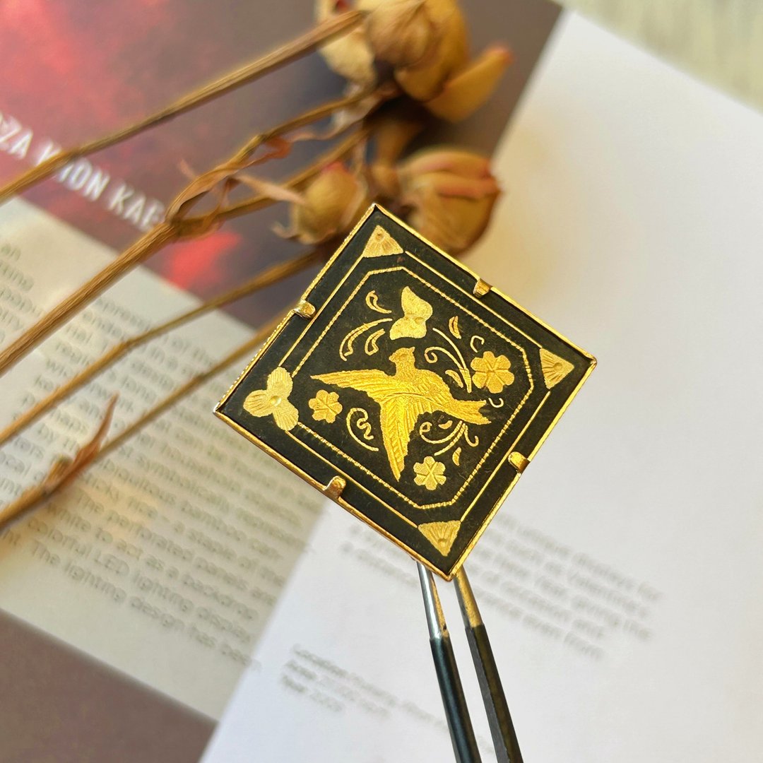 西班牙托莱多中古70s大马士革24K/22K金错铁飞鸟与花方形胸针 - 胸针 - 其他金属 金色