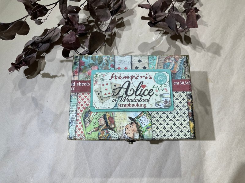 收纳盒 置物盒 爱丽丝梦游仙境 宝盒 珠宝盒 蝶古巴特 纸艺拼贴 - 收纳用品 - 木头 咖啡色