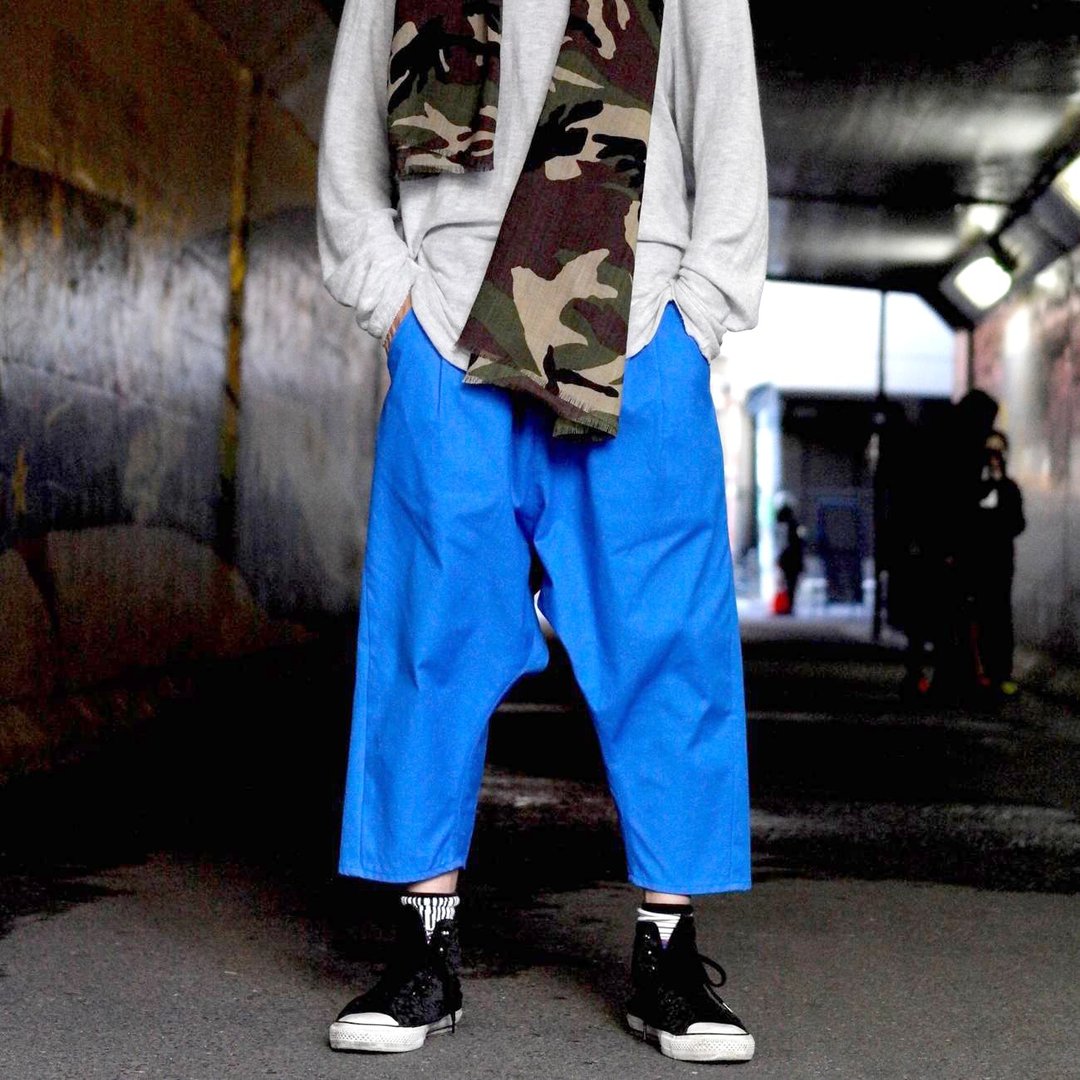 Saruel cropped pants - 男士长裤 - 棉 蓝色