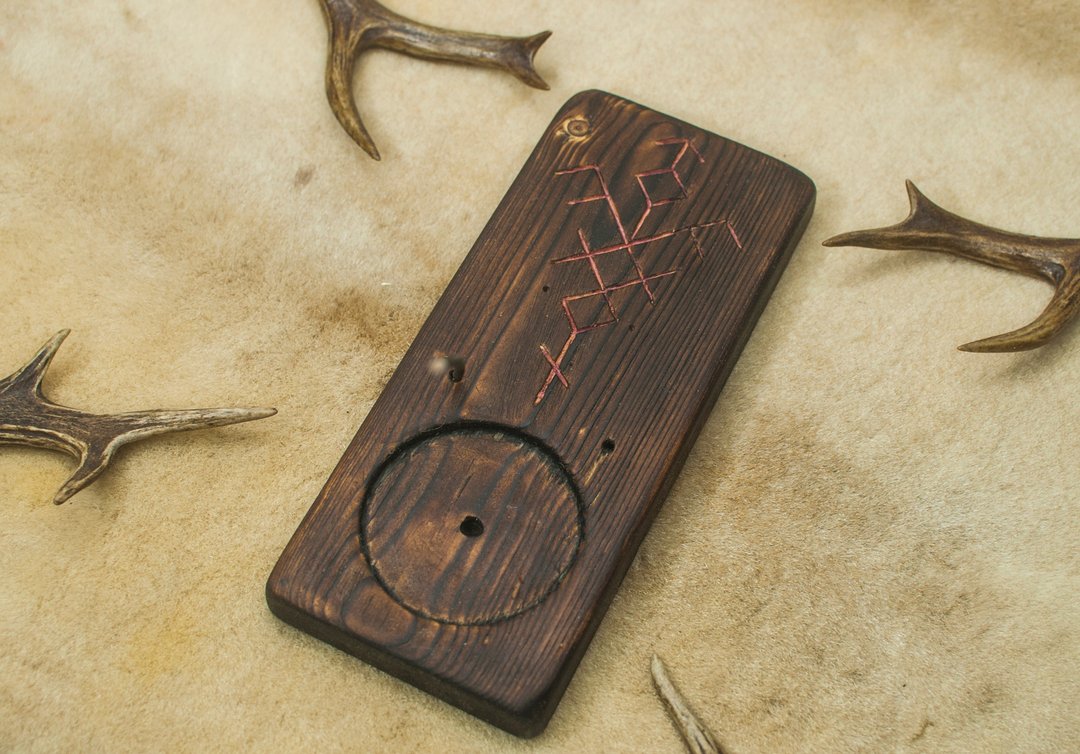 Incense stand wooden candlestick Galdrastav A call for clarity of mind - 蜡烛/烛台 - 木头 咖啡色