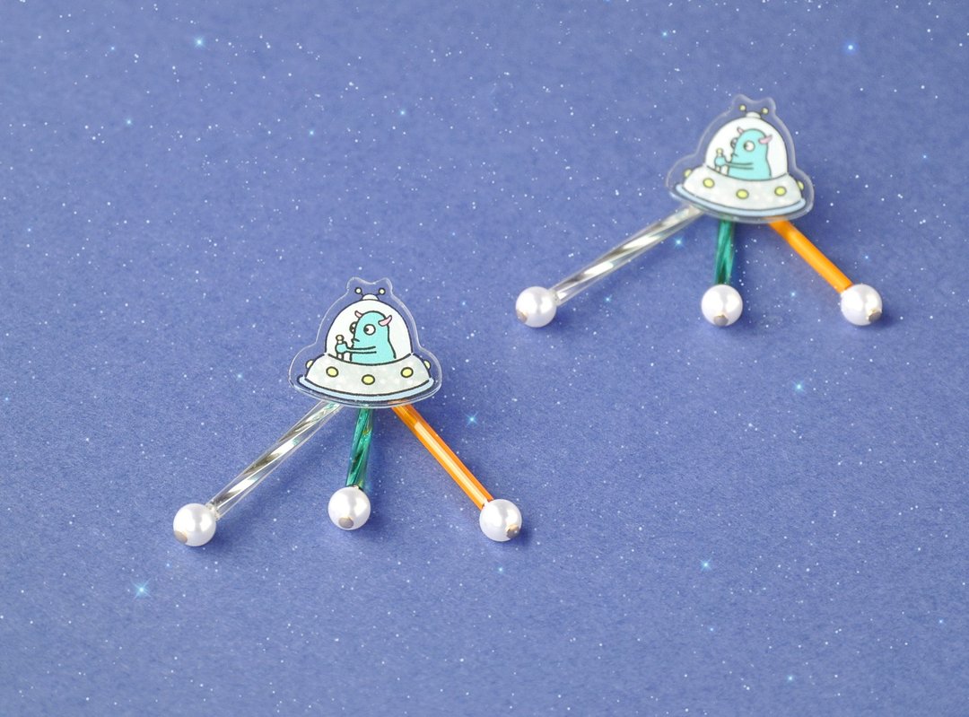 Alien emitting beam earrings / Beans Planet - 耳环/耳夹 - 压克力 