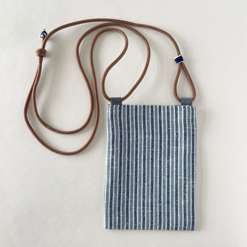 [独一无二] 和服布料制成的迷你小包 - Mikawa Momen 浅蓝色条纹和浴衣浴衣海军蓝色几何图案 - 侧背包/斜挎包 - 羊毛 蓝色