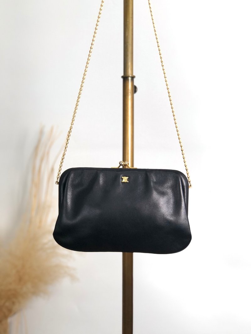【 VintageShop solo 日本直送中古包专卖店 】CELINE  સリーヌ 侧背包 黑色 Blazon 压纹 皮革 零钱包式 链条 vintage 古董 5isej6 - 侧背包/斜挎包 - 真皮 黑色