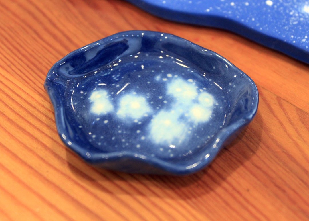 {星空飨宴。天文食器} M45昴宿星团 小浅碟 - 浅碟/小碟子 - 瓷 蓝色