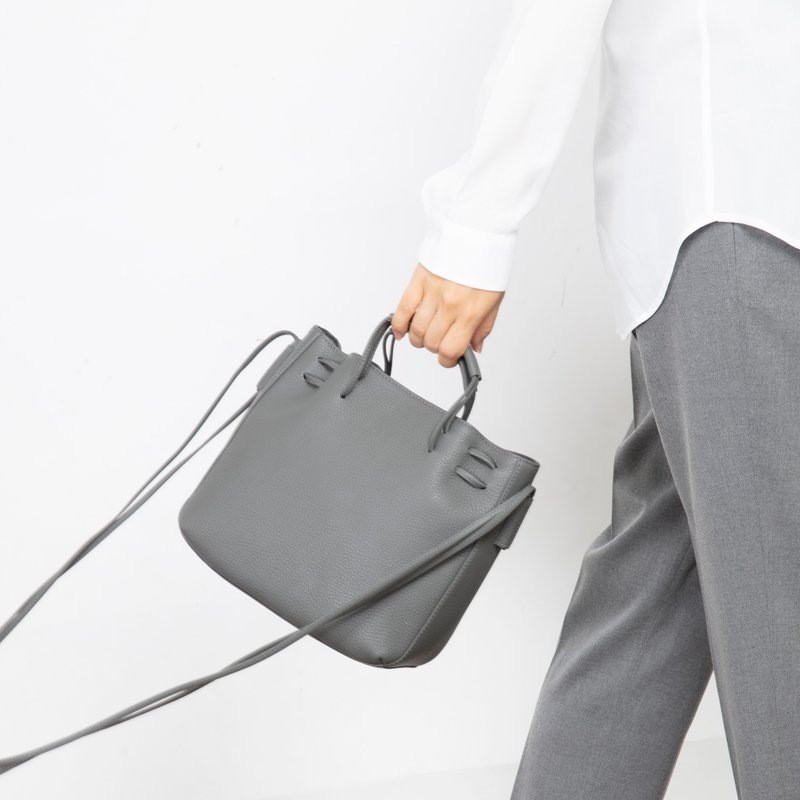 Clyde Cloud XS Leather Bucket Bag in Graphite Color - 手提包/手提袋 - 真皮 灰色