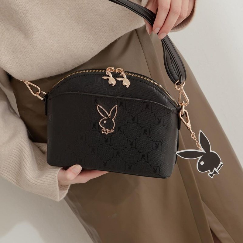 PLAYBOY  贝壳斜背包  Brilliant系列 悠游卡吊饰 - 黑色 - 侧背包/斜挎包 - 其他材质 黑色