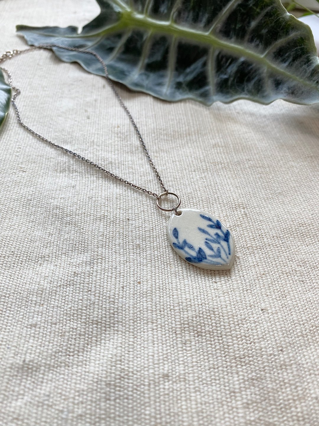 New product / blue leaf necklace - 耳环/耳夹 - 陶 