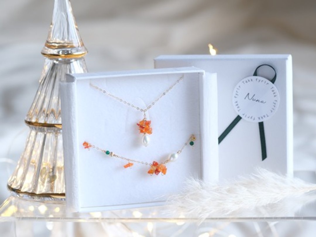 fire opal necklace &amp; bracelet set: Fire Opal x Freshwater Pearl Gift Set Natural Stone Orange - 手链/手环 - 宝石 